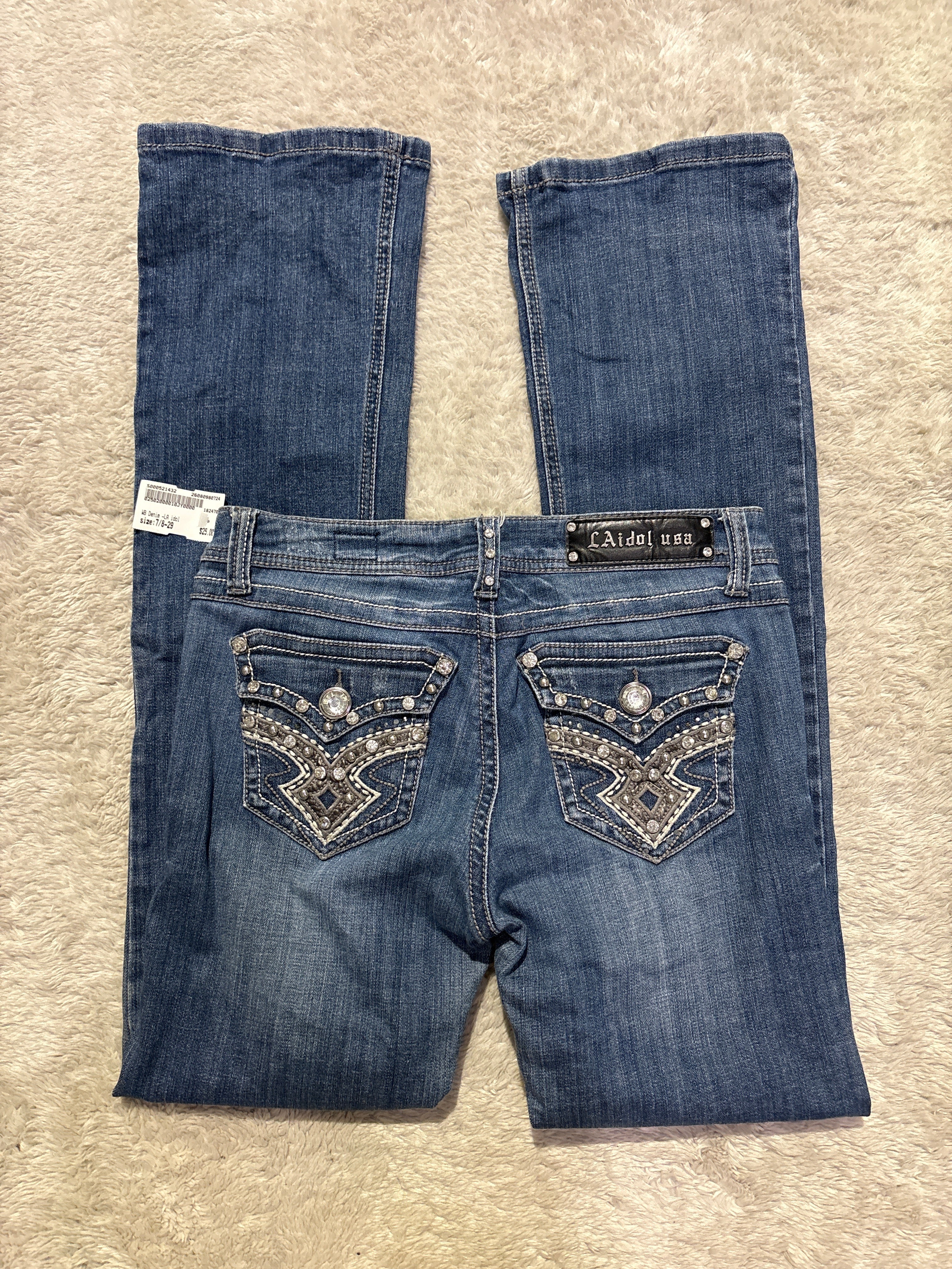 LA idol Jeans