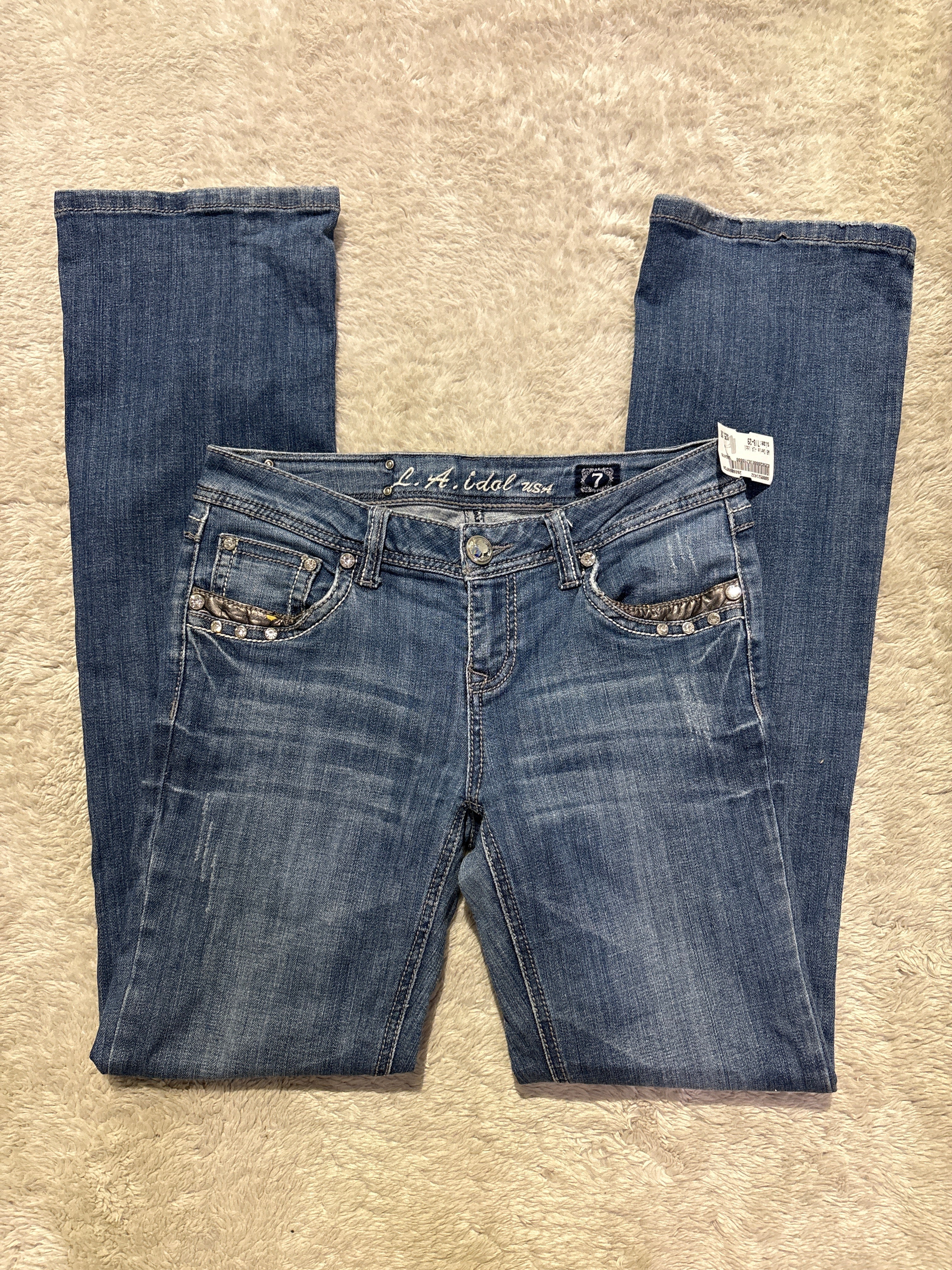 LA idol Jeans
